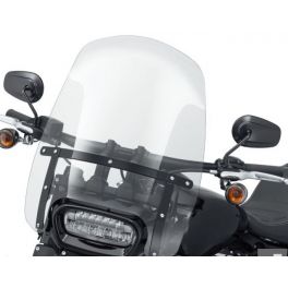 Wind Splitter H-D® Detachables™ Compact 19 in. Windshield - LCS57400324 Wind Splitter H-D® Detachables™ Compact 19 in. Windshield - LCS57400324